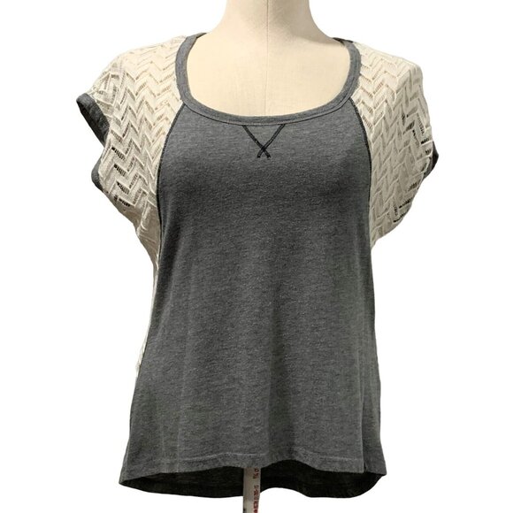 Jolt Womens Small Gray and White Chevron Lace Back Panel Short Sleeve Top - Picture 1 of 13